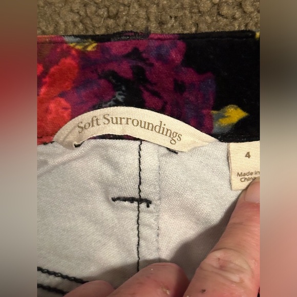 Soft Surroundings Woman’s Black Floral Velvet Skinny Pants Sz 4 Cottagecore - Picture 4 of 5